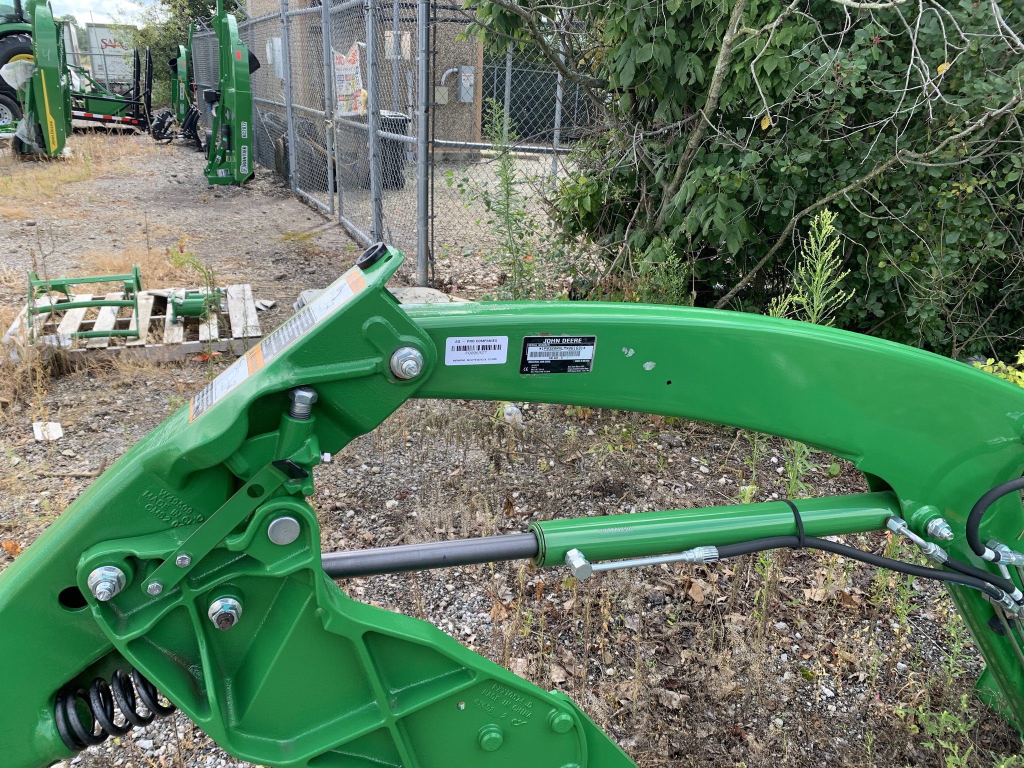 2021 John Deere 320R Image 7