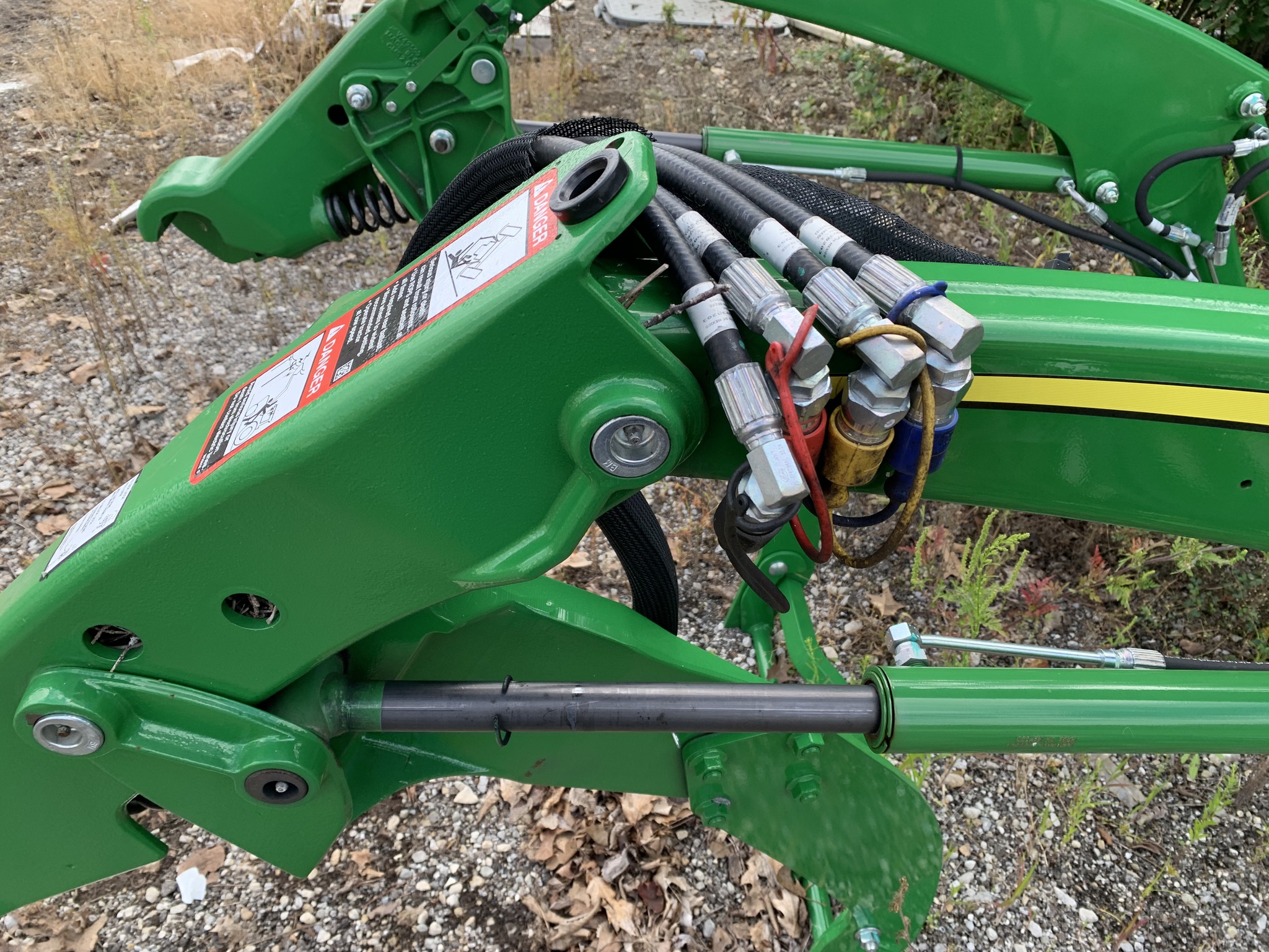 2021 John Deere 320R Image 5