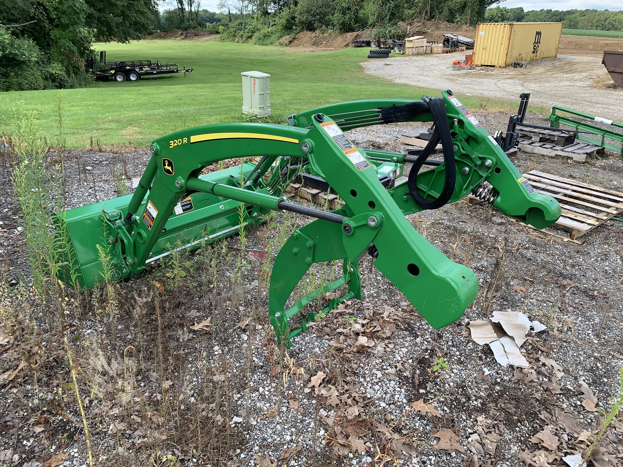2021 John Deere 320R Image 4