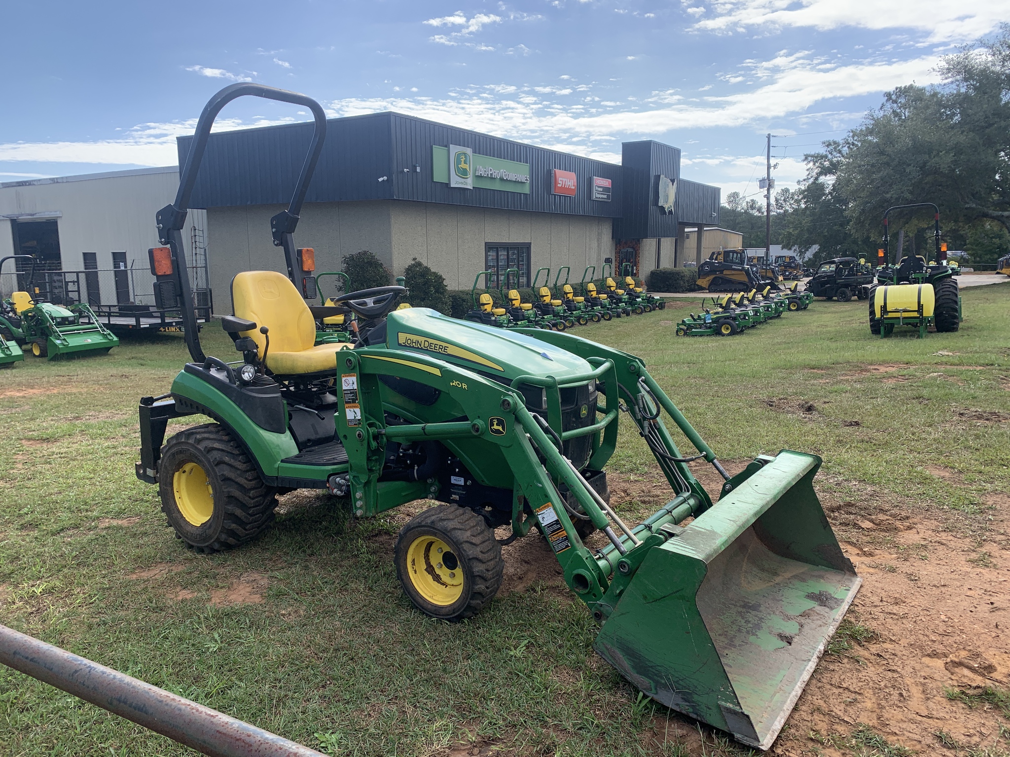 2018 John Deere 1025R Image 3