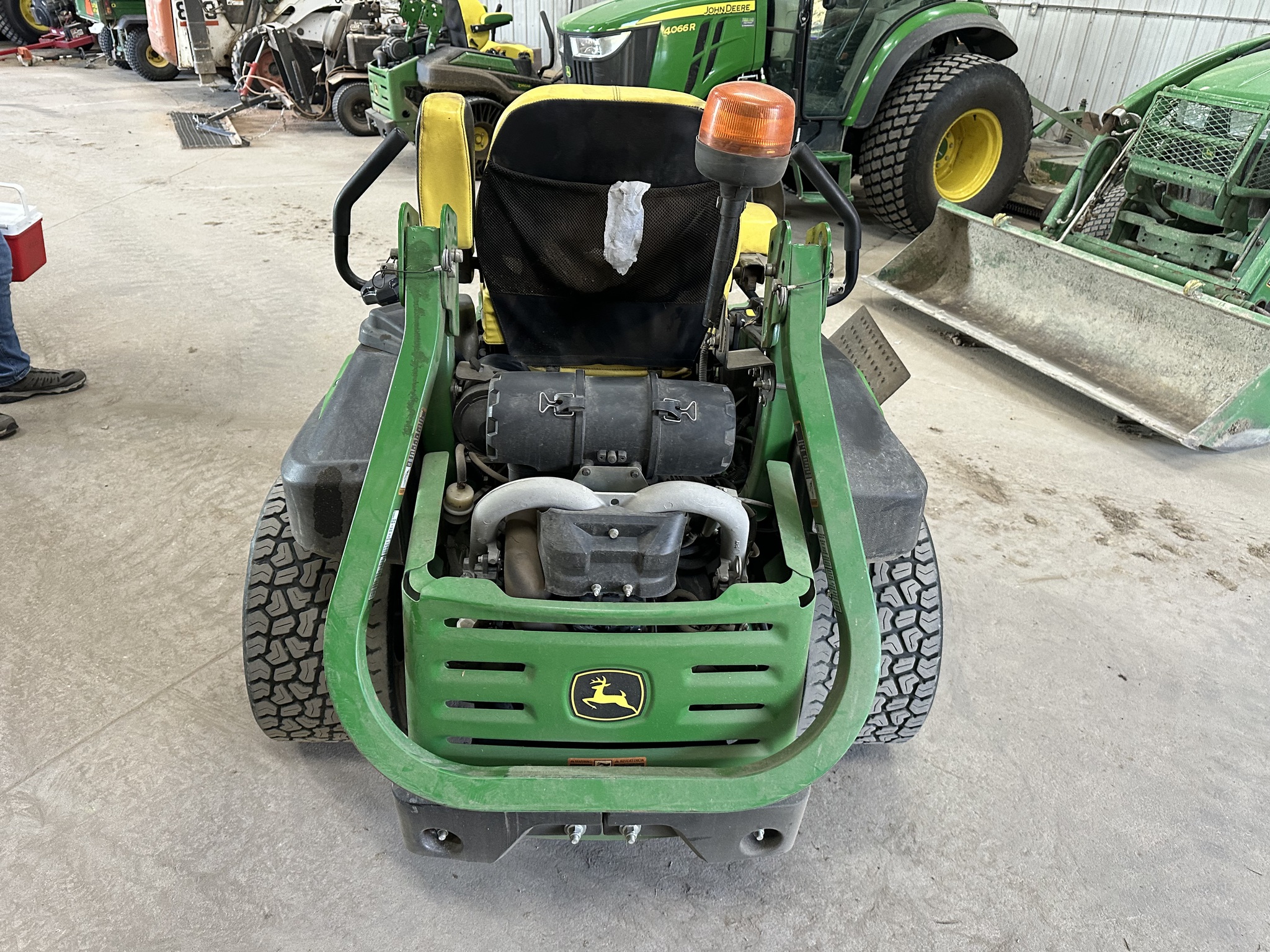 2019 John Deere Z955M EFI Image 4