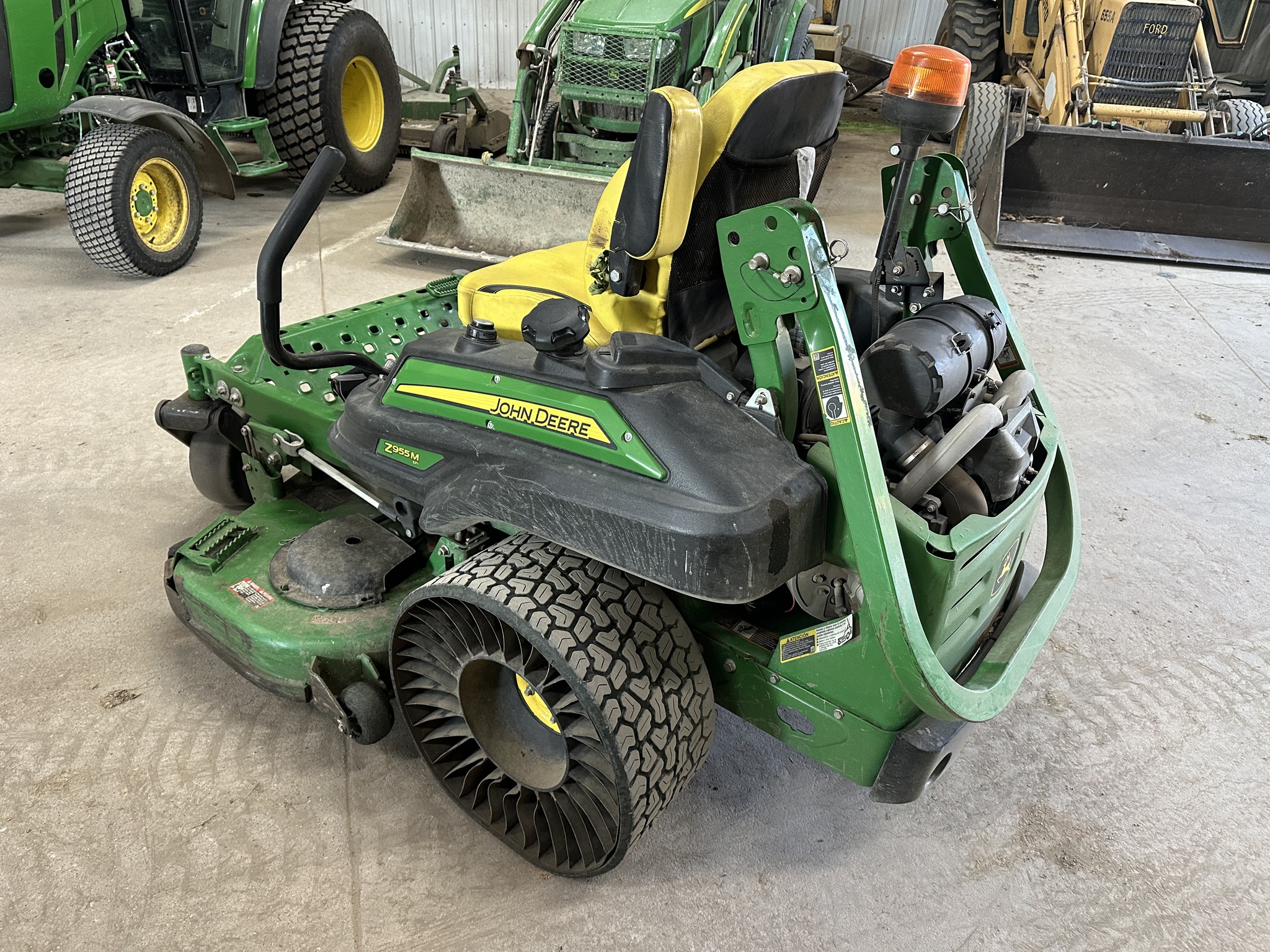 2019 John Deere Z955M EFI Image 3