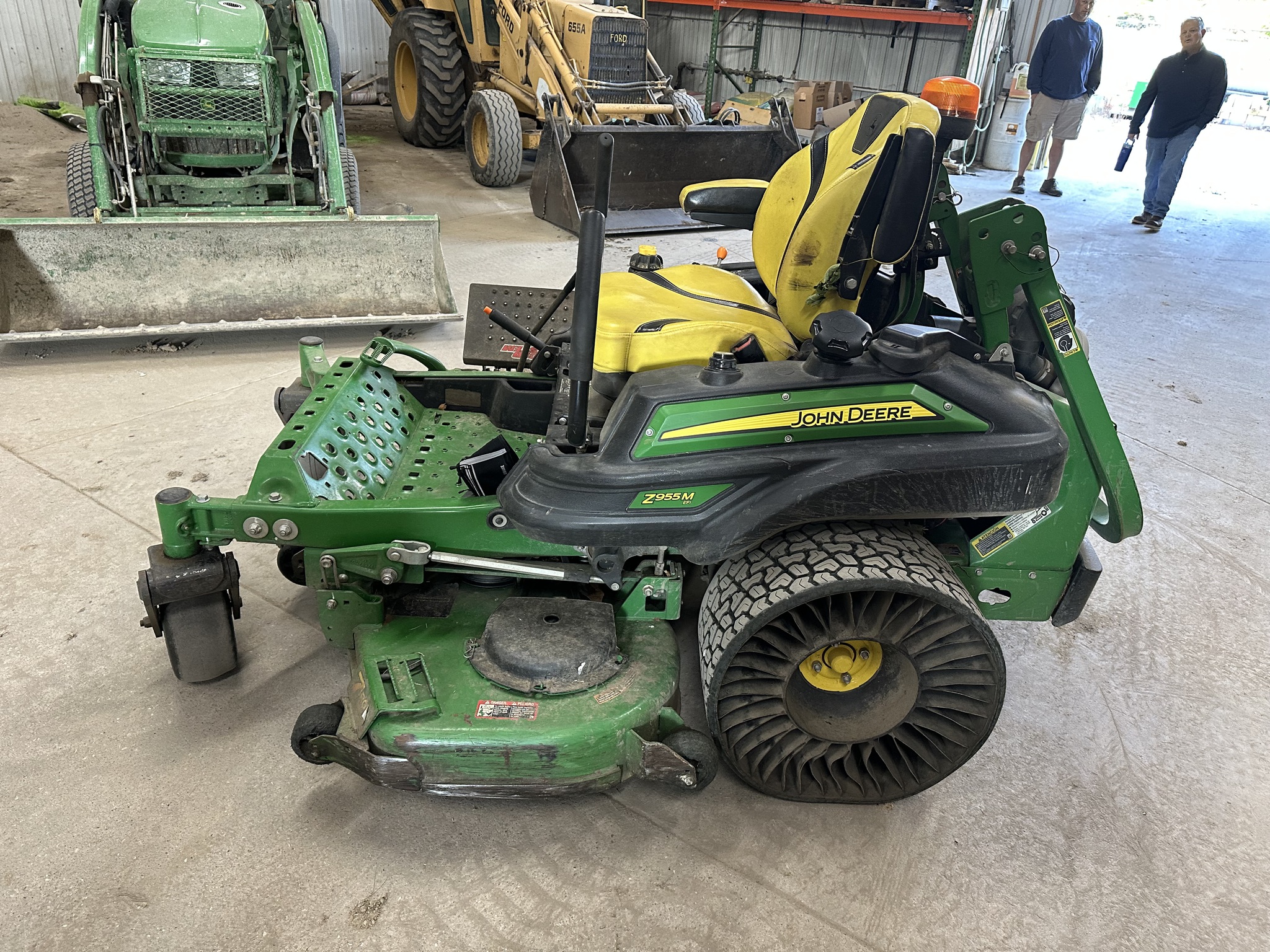 2019 John Deere Z955M EFI Image 2