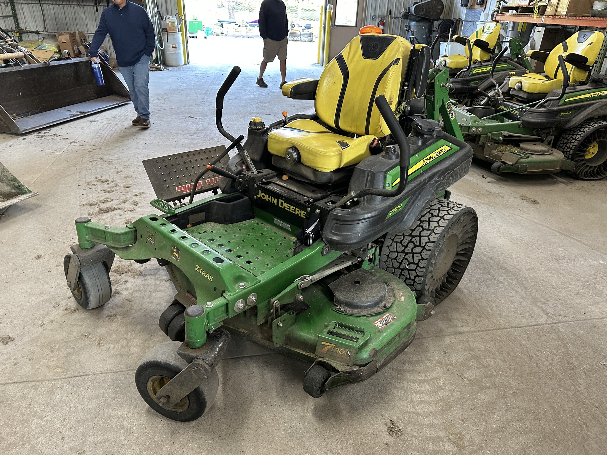 2019 John Deere Z955M EFI Image 1