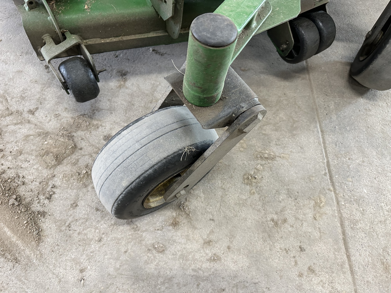 2019 John Deere Z955M EFI Image 10