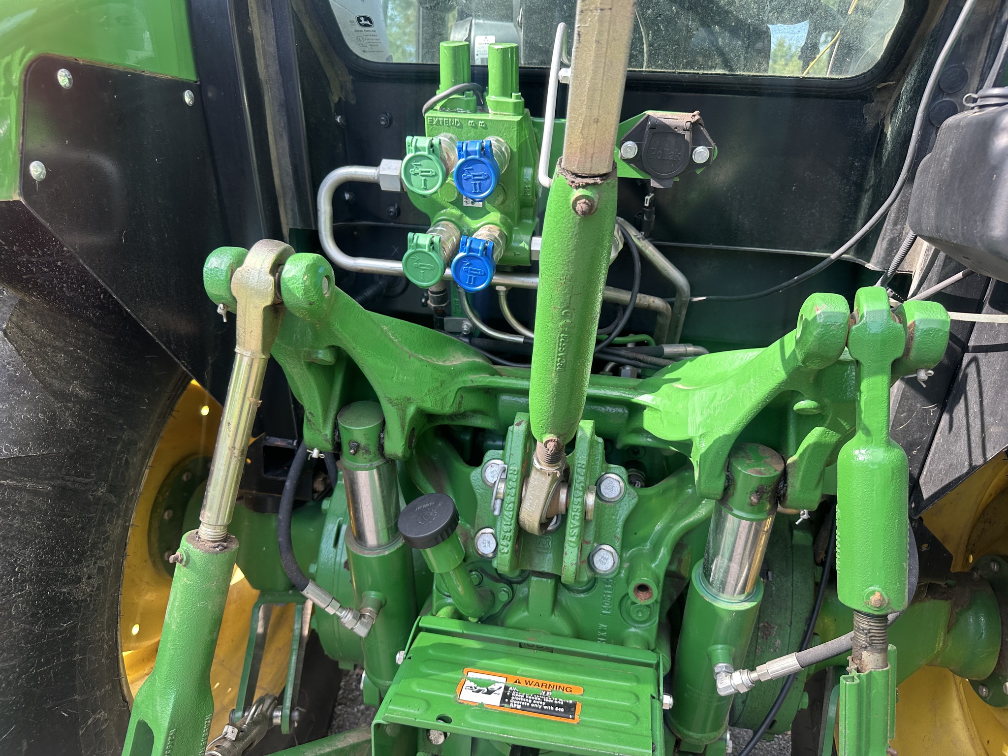 2014 John Deere 5115M Image 4