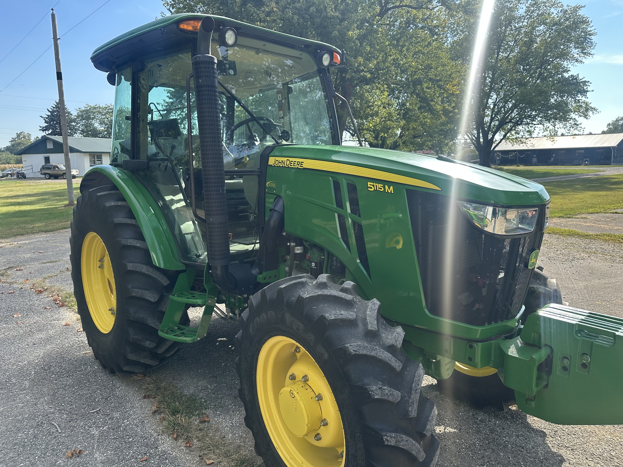 2014 John Deere 5115M Image 2