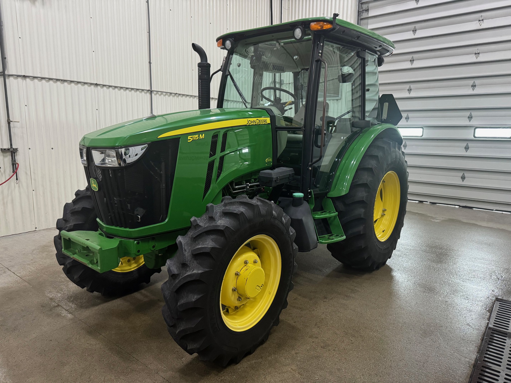 2014 John Deere 5115M Image 1