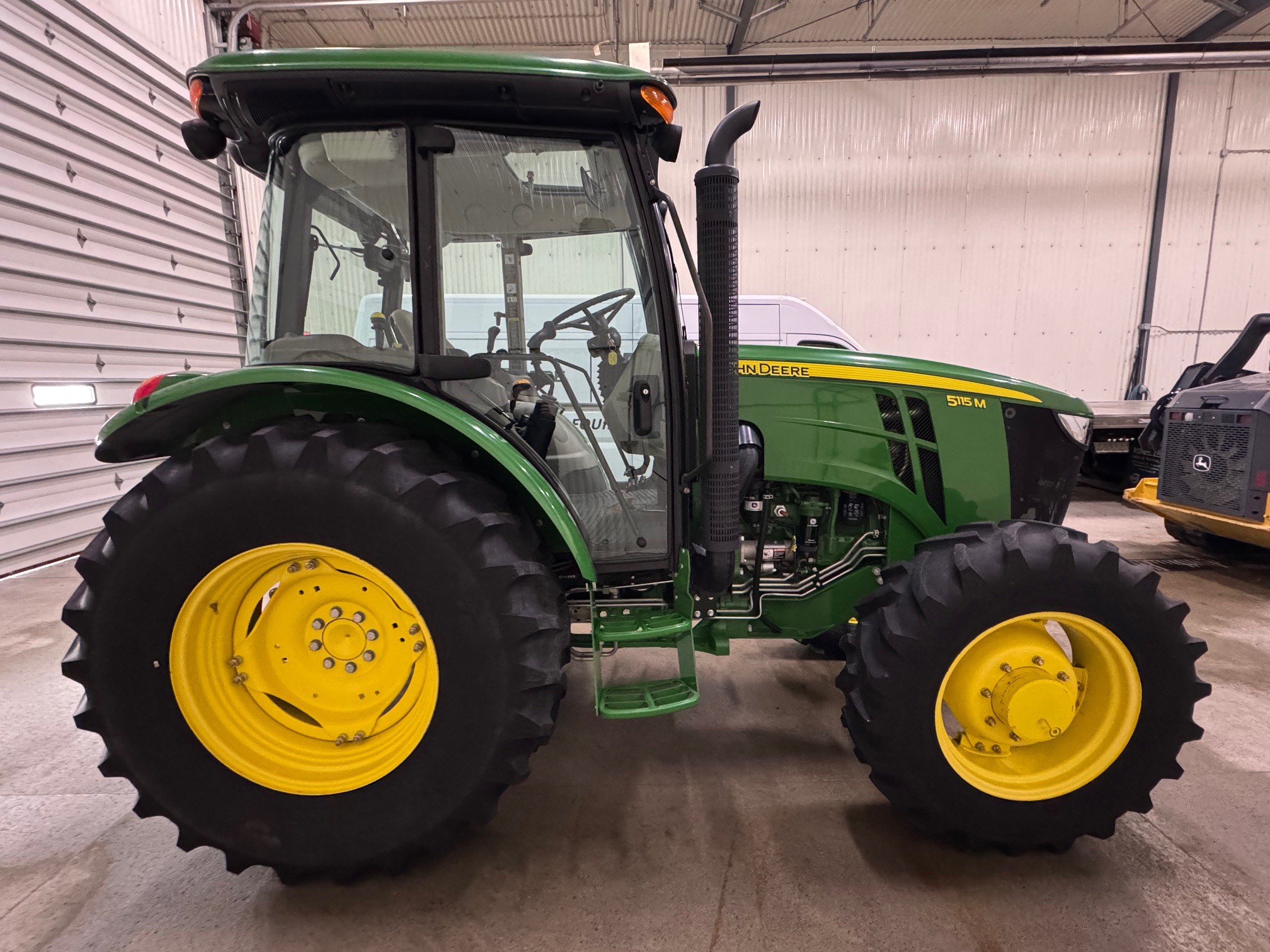 2014 John Deere 5115M Image 6
