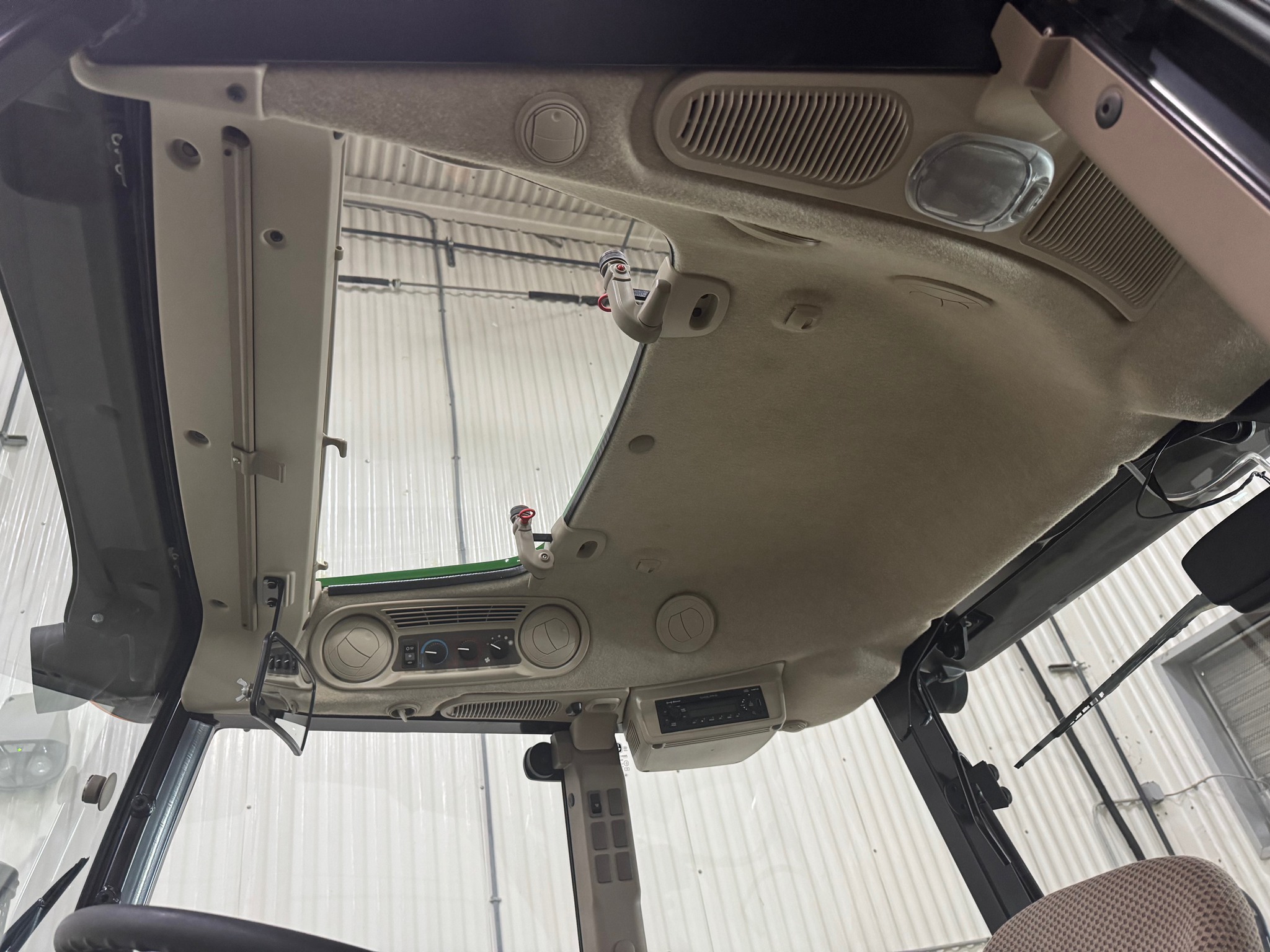 2014 John Deere 5115M Image 9