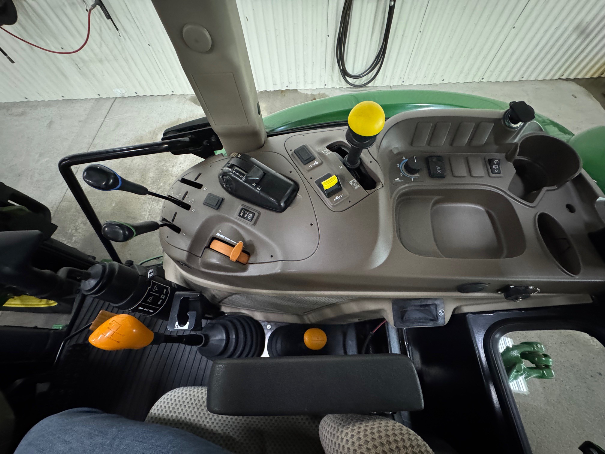 2014 John Deere 5115M Image 11