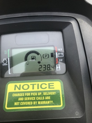 2017 John Deere X380 Photo 4