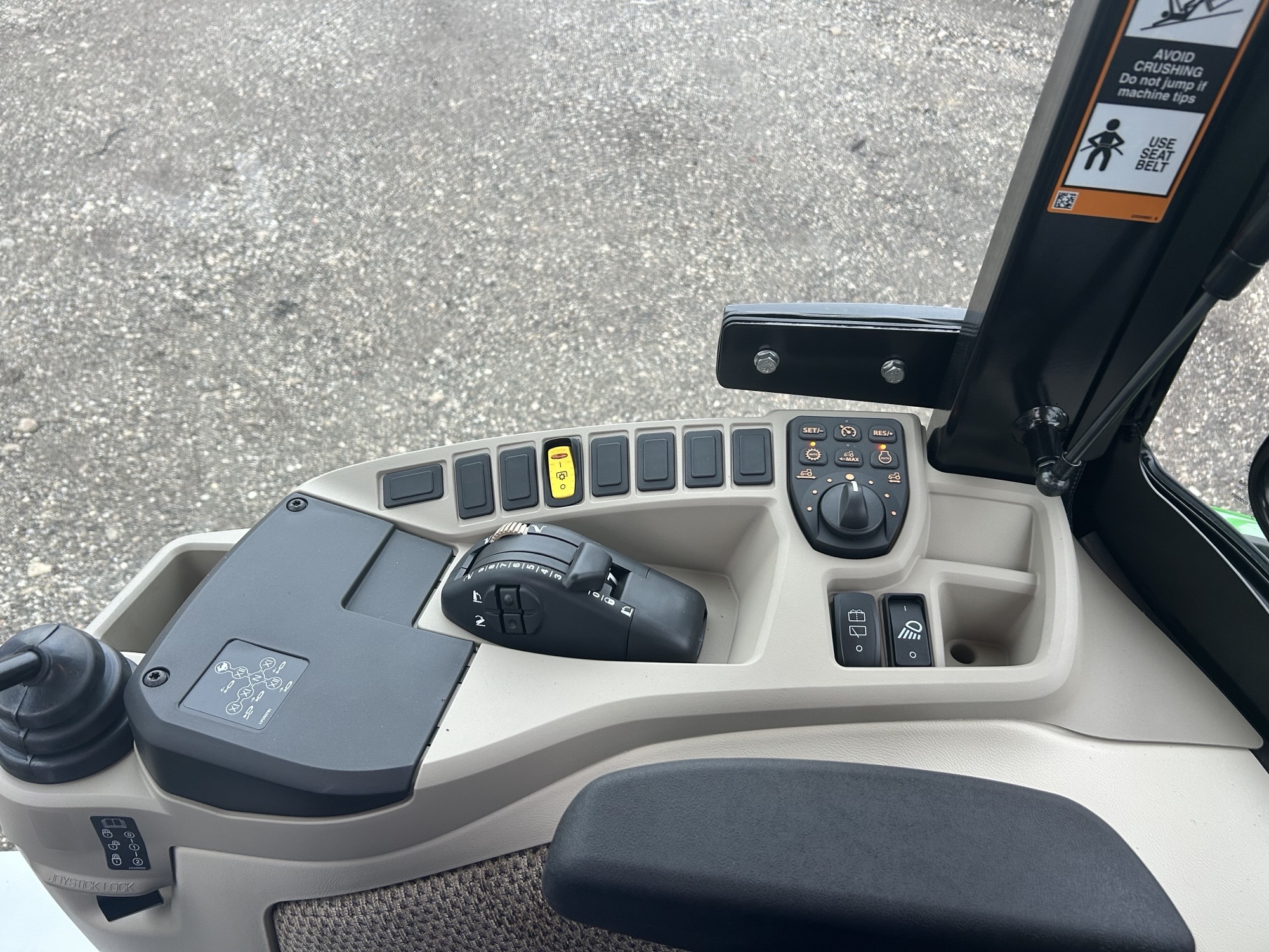2025 John Deere 4066R Image 13