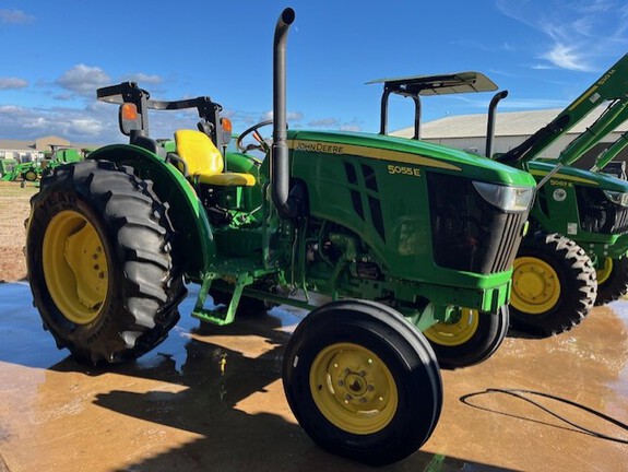 2015 John Deere 5055E Photo 2