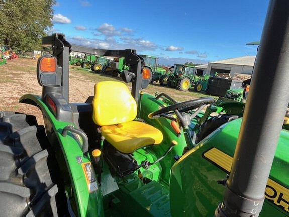 2015 John Deere 5055E Photo 3