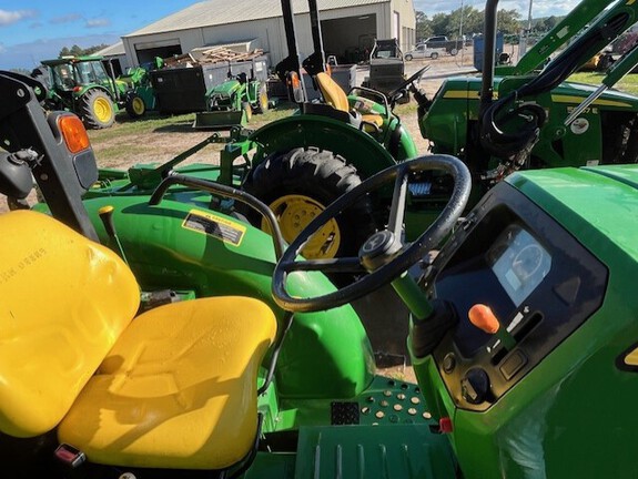 2015 John Deere 5055E Photo 5