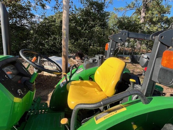 2015 John Deere 5055E Photo 8