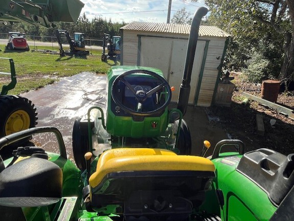 2015 John Deere 5055E Photo 9