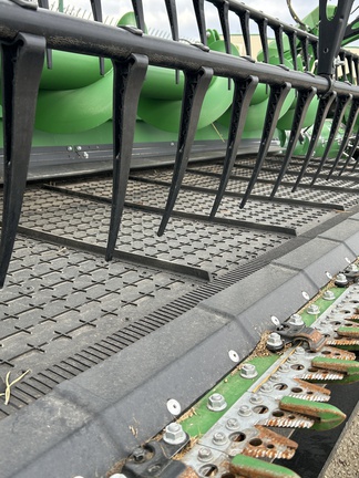 Used 2025 John Deere HDR 50 Combine Platforms at Horizon Ag & Turf in Edmonton West, AB - Photo2