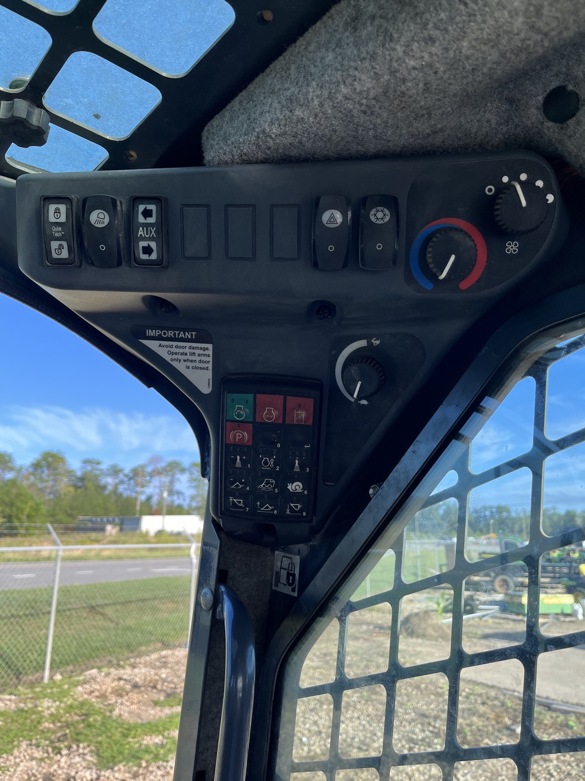 2015 John Deere 333E Image 6