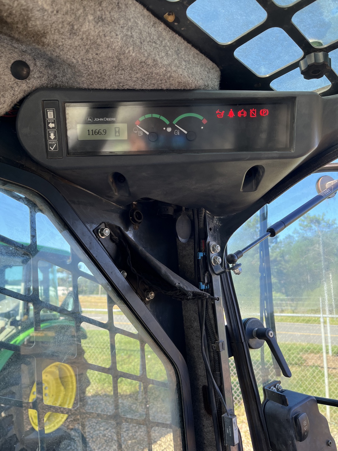 2015 John Deere 333E Image 7