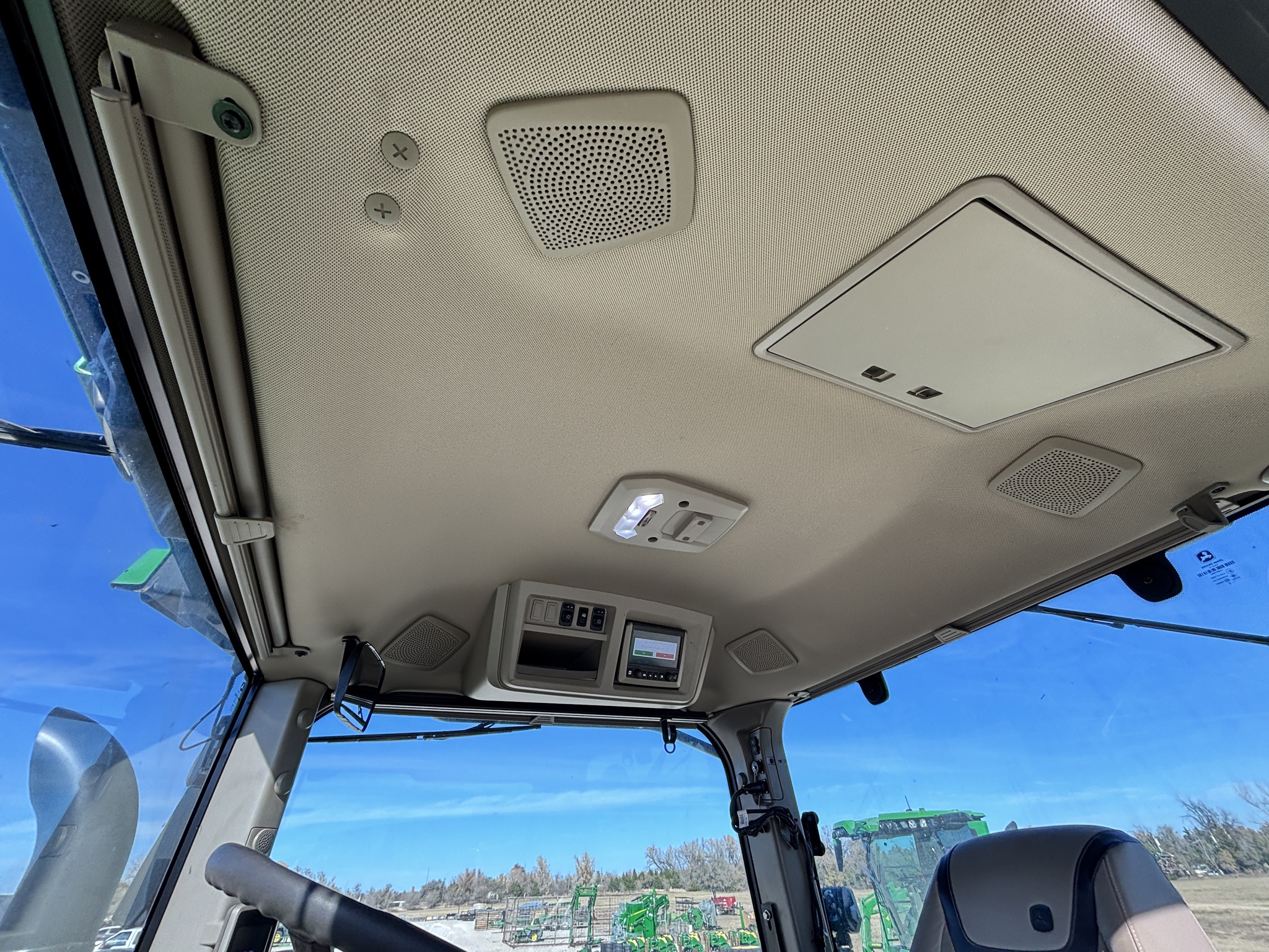 2023 John Deere 8R 410 Image 10