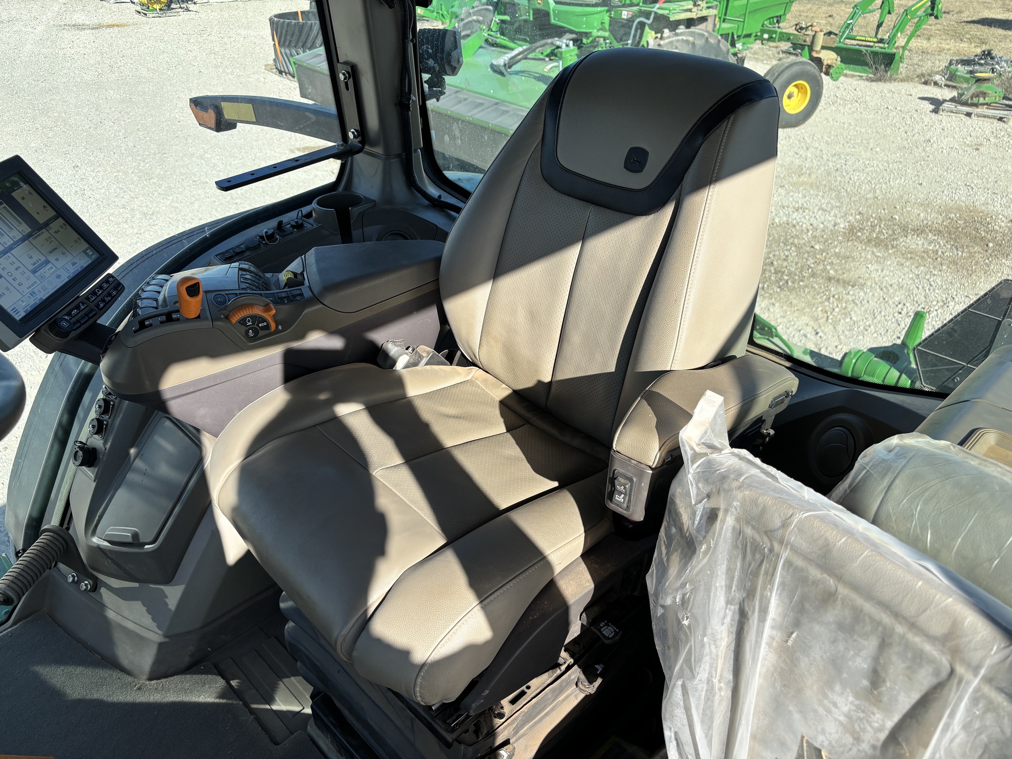 2023 John Deere 8R 410 Image 12