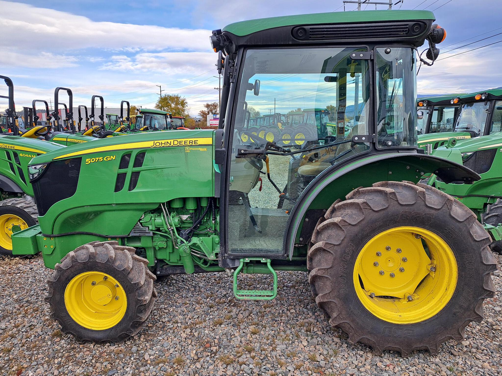 2023 John Deere 5075GN Image 1