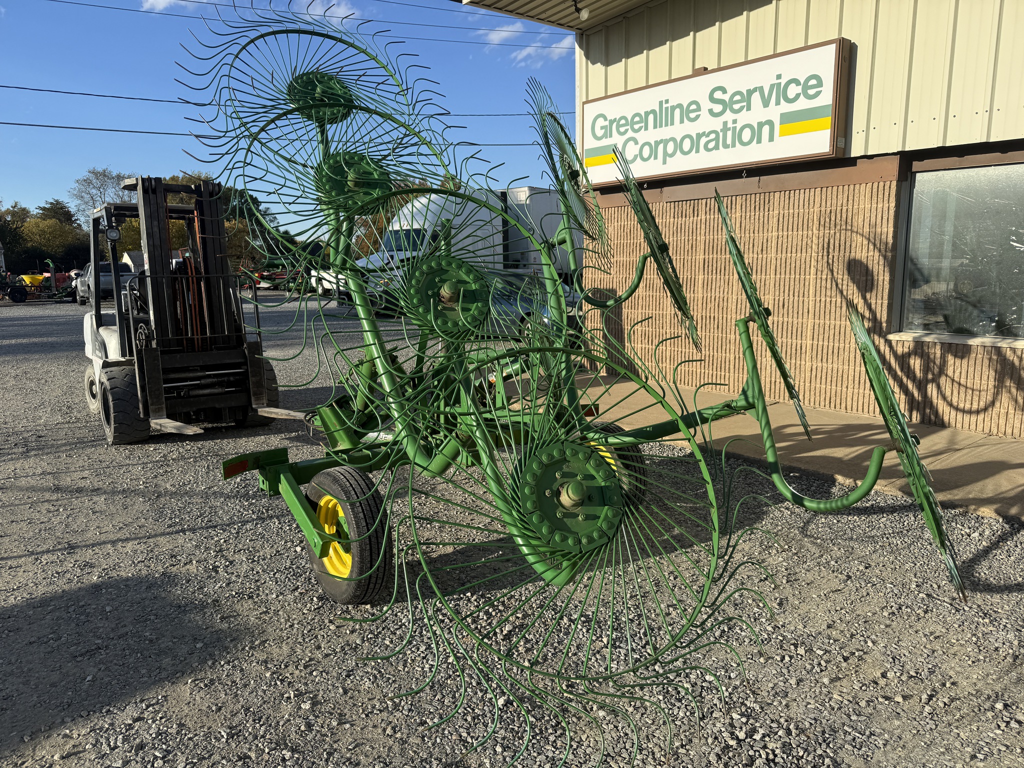 2005 John Deere 702 Image 4