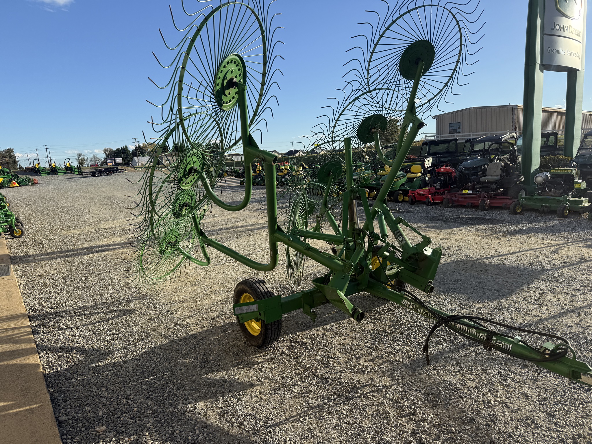 2005 John Deere 702 Image 1