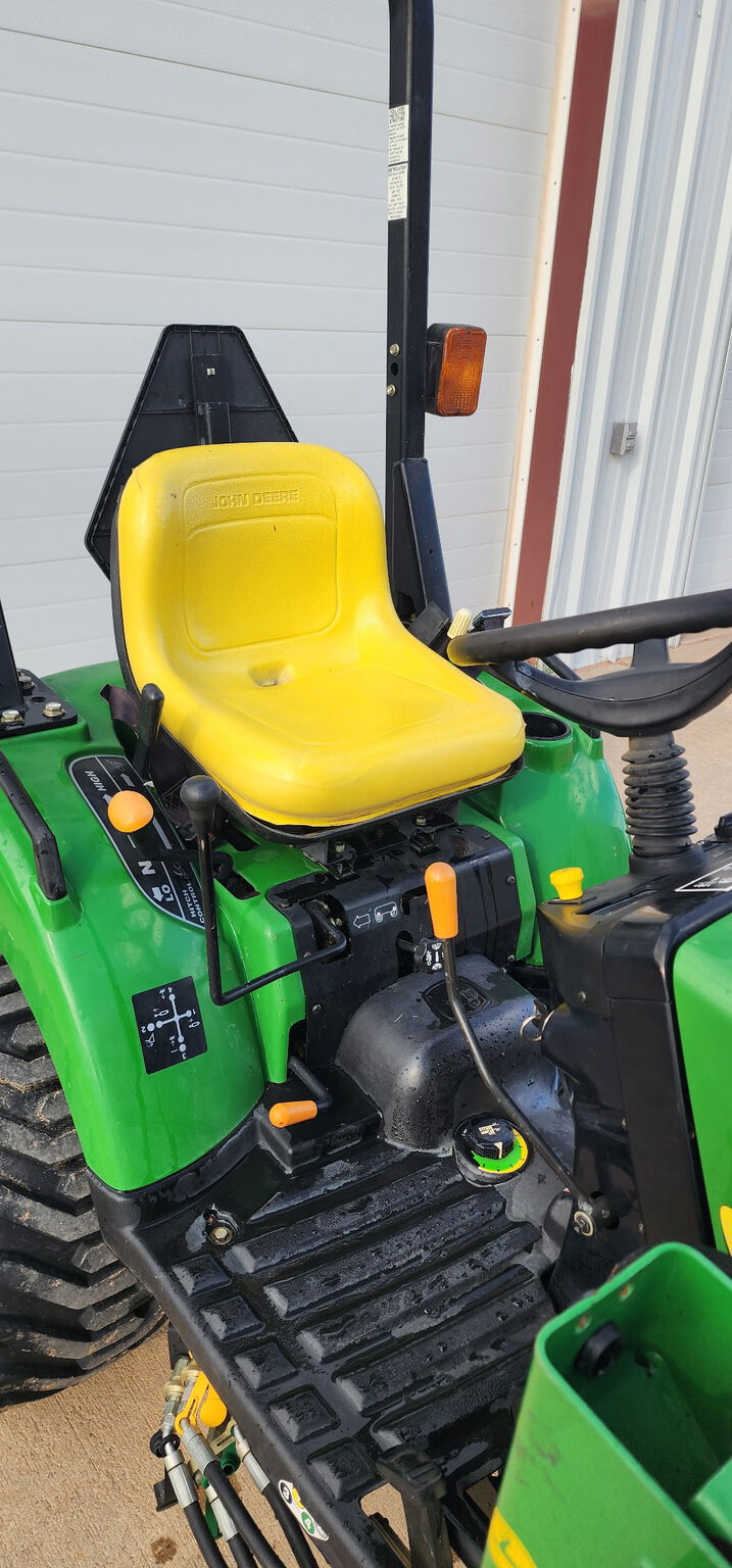 2004 John Deere 2210 Image 6