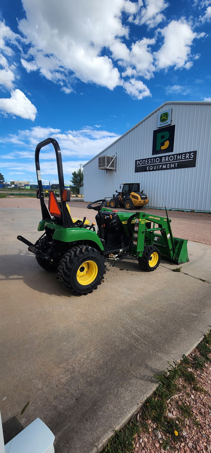 2004 John Deere 2210 Image 3