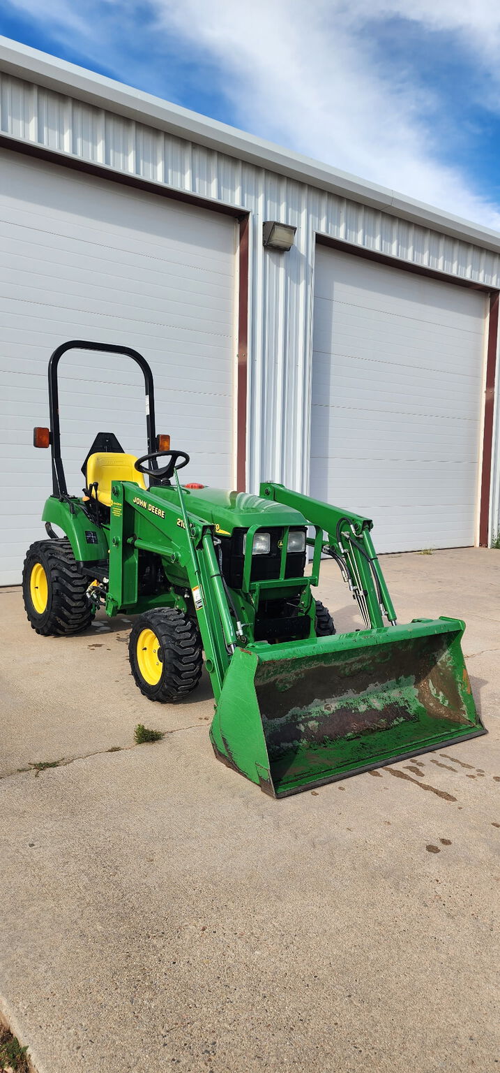 2004 John Deere 2210 Image 1
