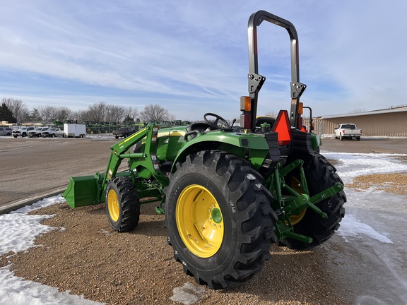 2025 John Deere 4044M - Photo8