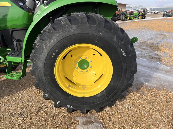 2025 John Deere 4044M - Photo19