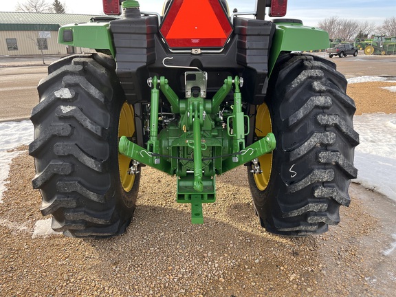 2025 John Deere 4044M - Photo24