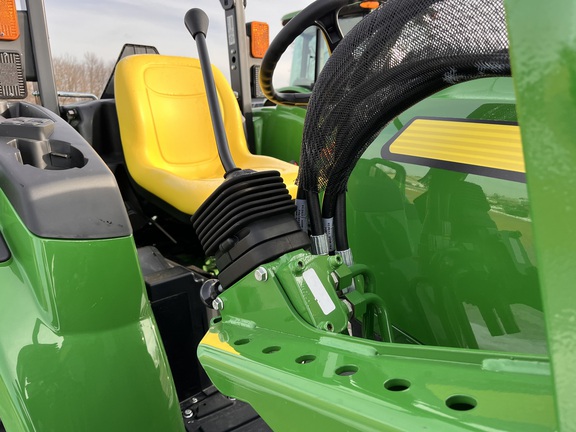 2025 John Deere 4044M - Photo29