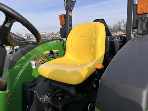 2025 John Deere 4044M - Photo31