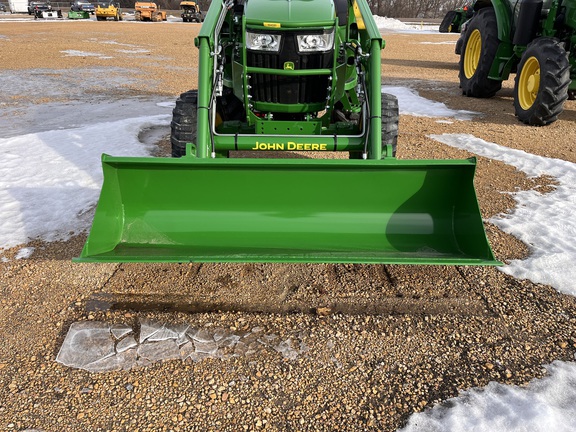 2025 John Deere 4044M - Photo38