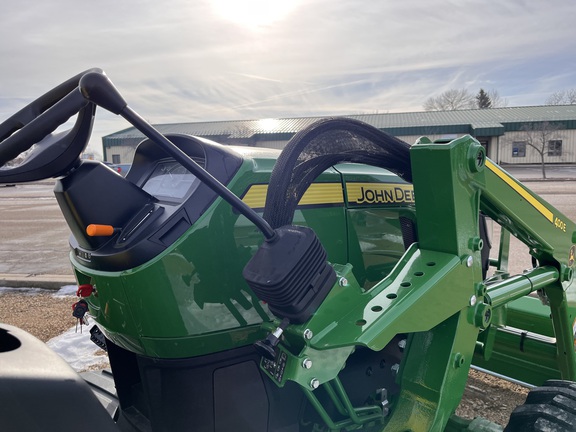 2025 John Deere 4044M - Photo41