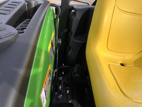 2025 John Deere 4044M - Photo42