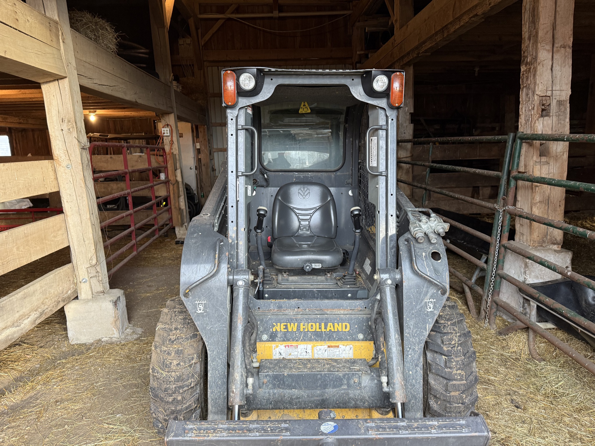 2014 New Holland L218 Image 2