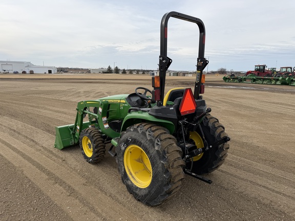 2025 John Deere 3038E - Photo5