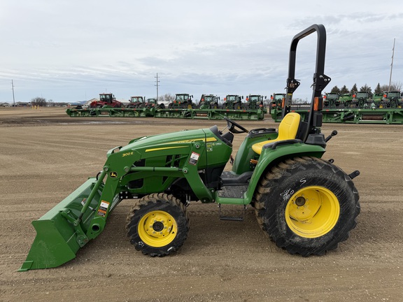 2025 John Deere 3038E - Photo6