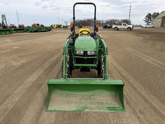 2025 John Deere 3038E - Photo8