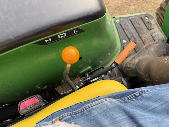 2025 John Deere 3038E - Photo28