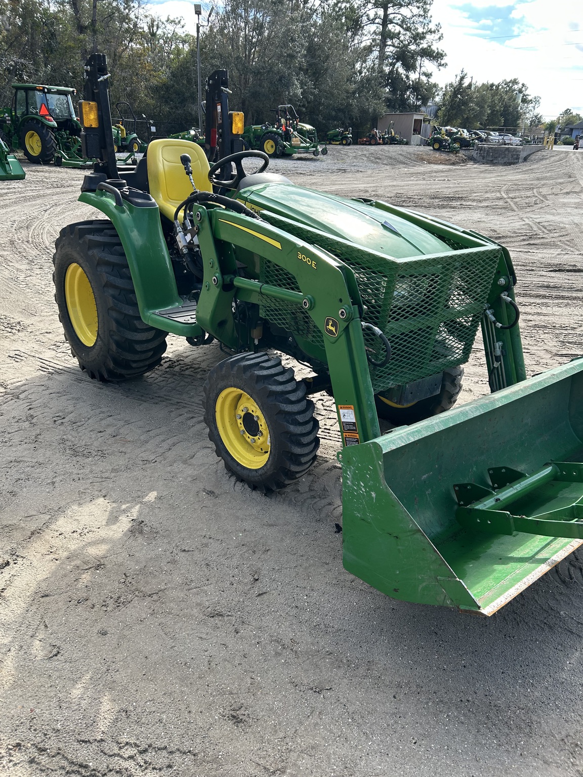 2024 John Deere 3025E Image 3