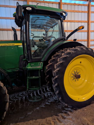 2013 John Deere 8235R - Photo1