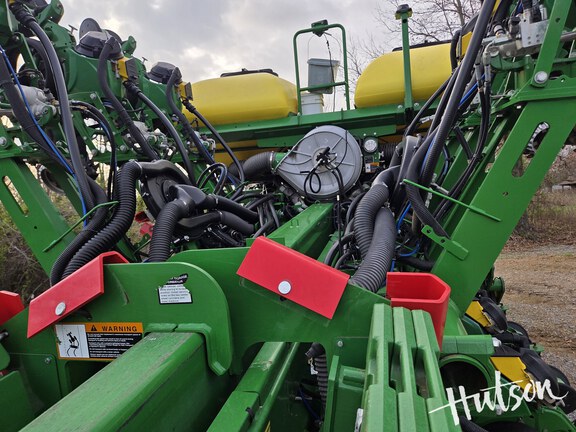 Photo of 2021 John Deere 1795