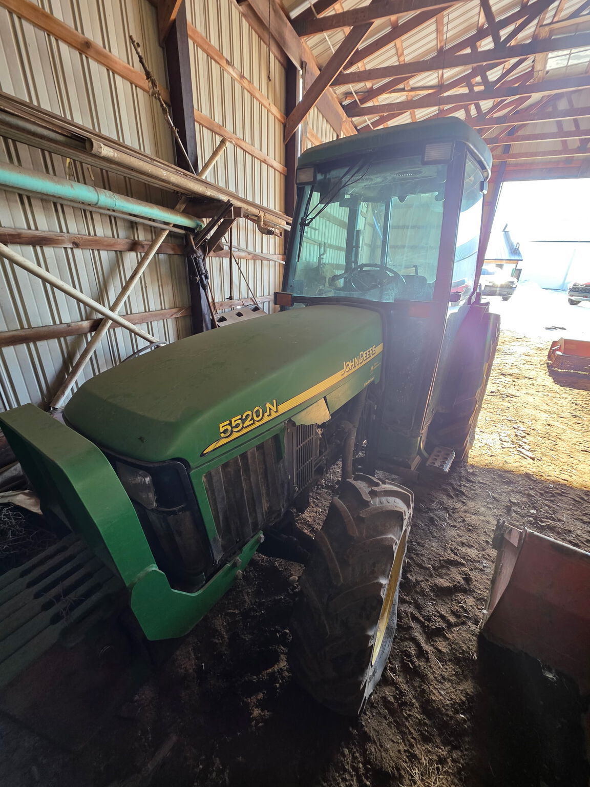 2003 John Deere 5520N Image 1